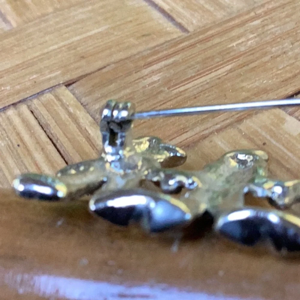 Vintage‎ Premier Silver Children Of The World Holding Hands Peace Love Unity Pin